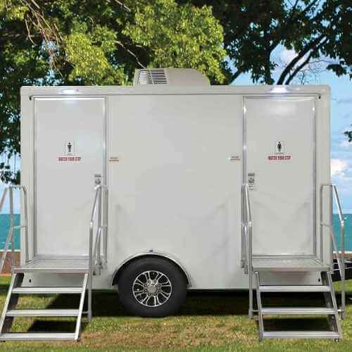 Royal_Thrones_OI 2 Restroom_E_ 500×500 (1)